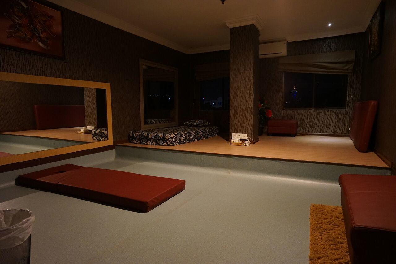 The L Hotel Entertainment Batam Extérieur photo