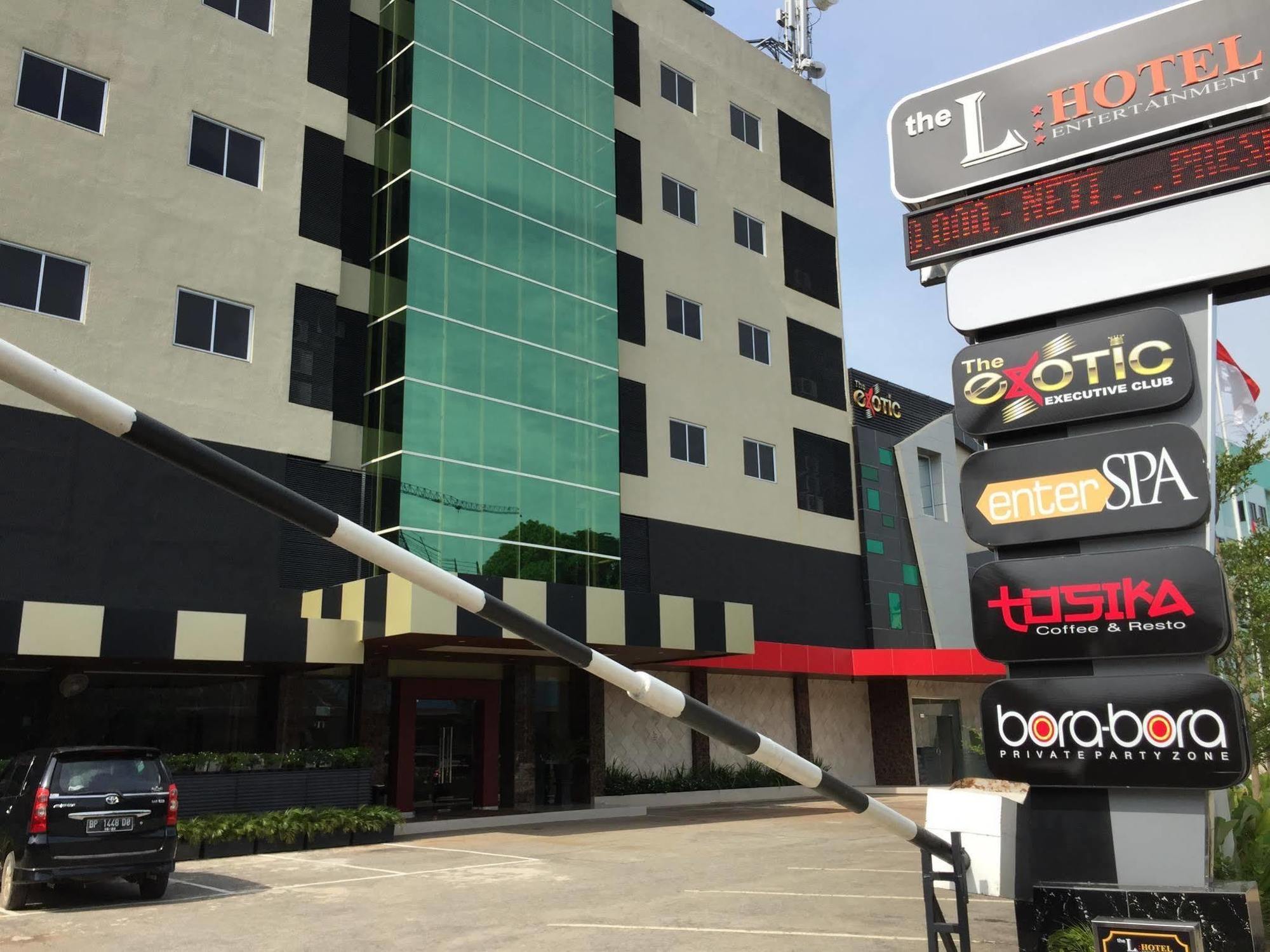 The L Hotel Entertainment Batam Extérieur photo