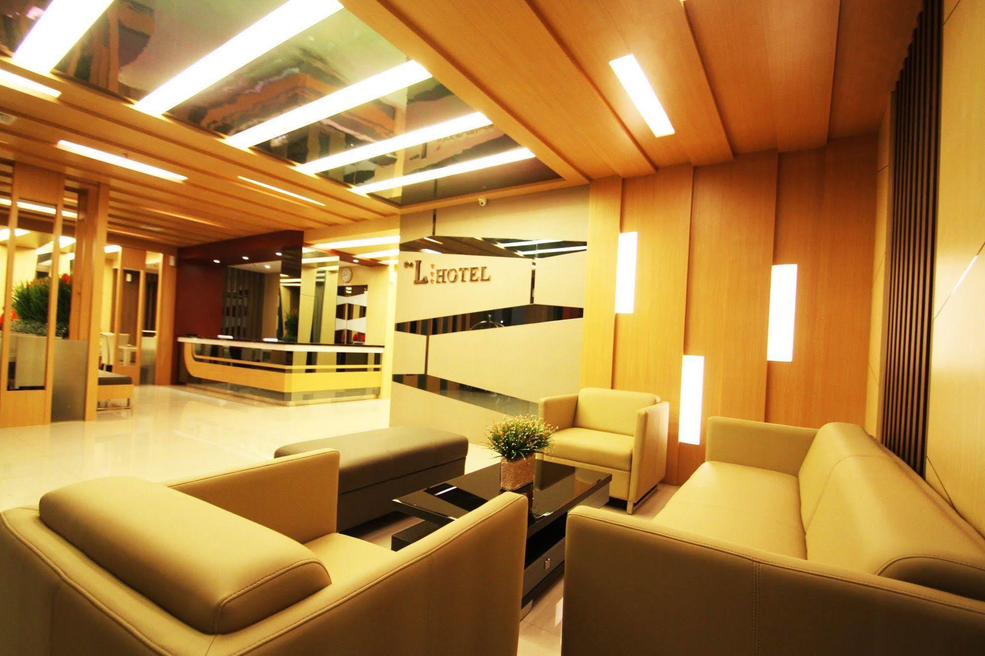 The L Hotel Entertainment Batam Extérieur photo