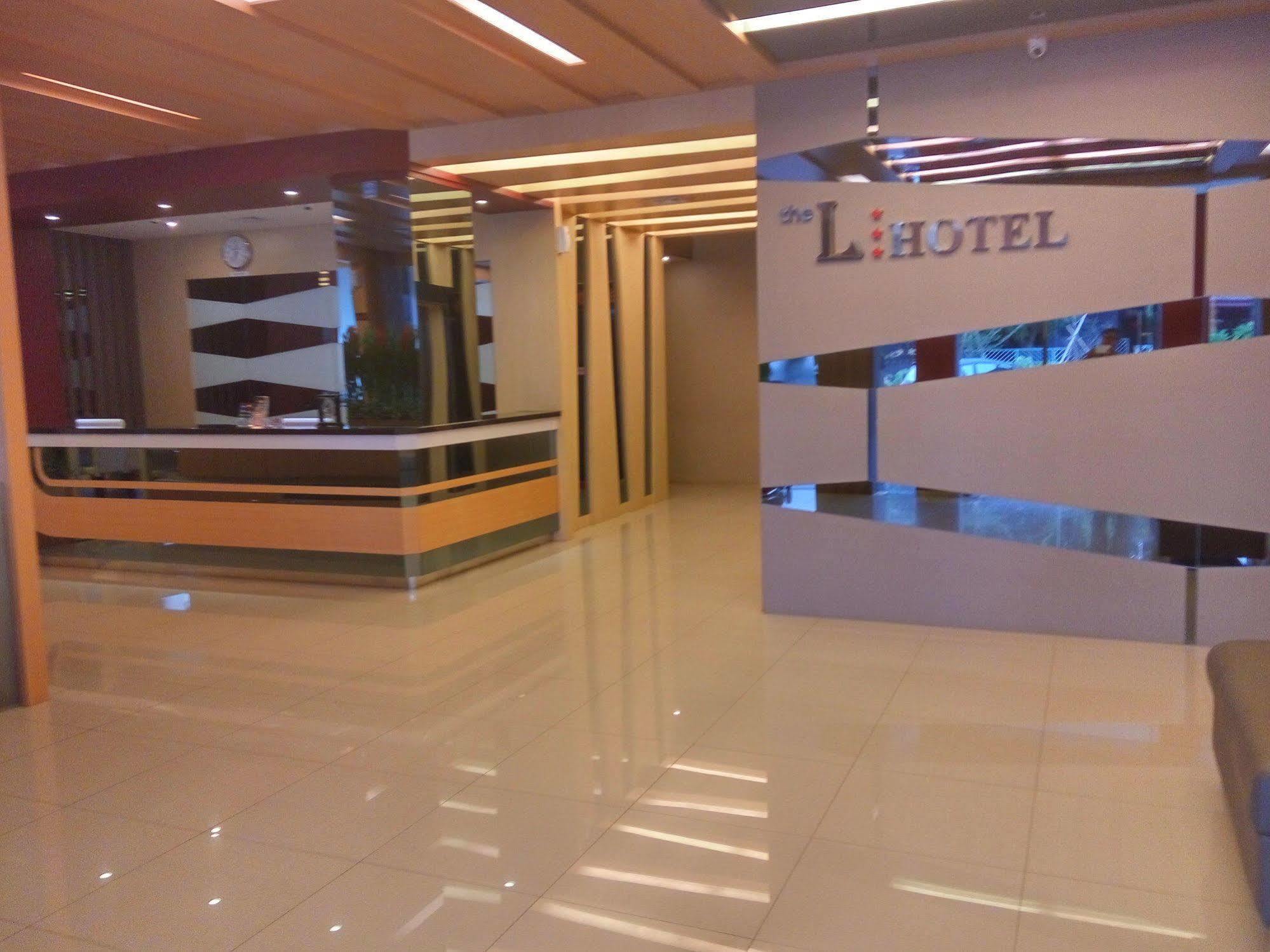 The L Hotel Entertainment Batam Extérieur photo