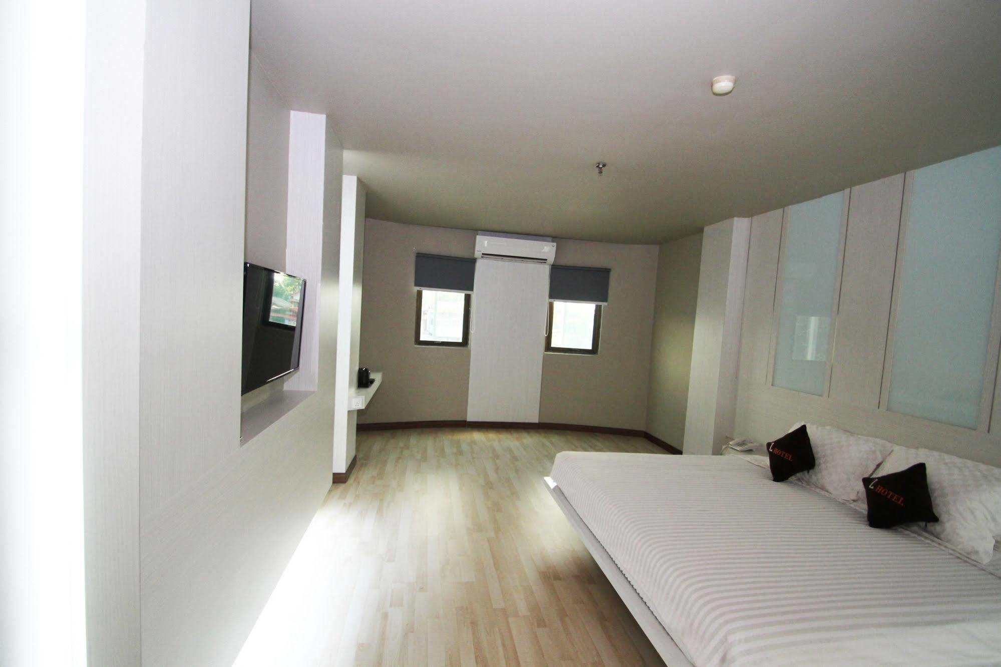 The L Hotel Entertainment Batam Extérieur photo