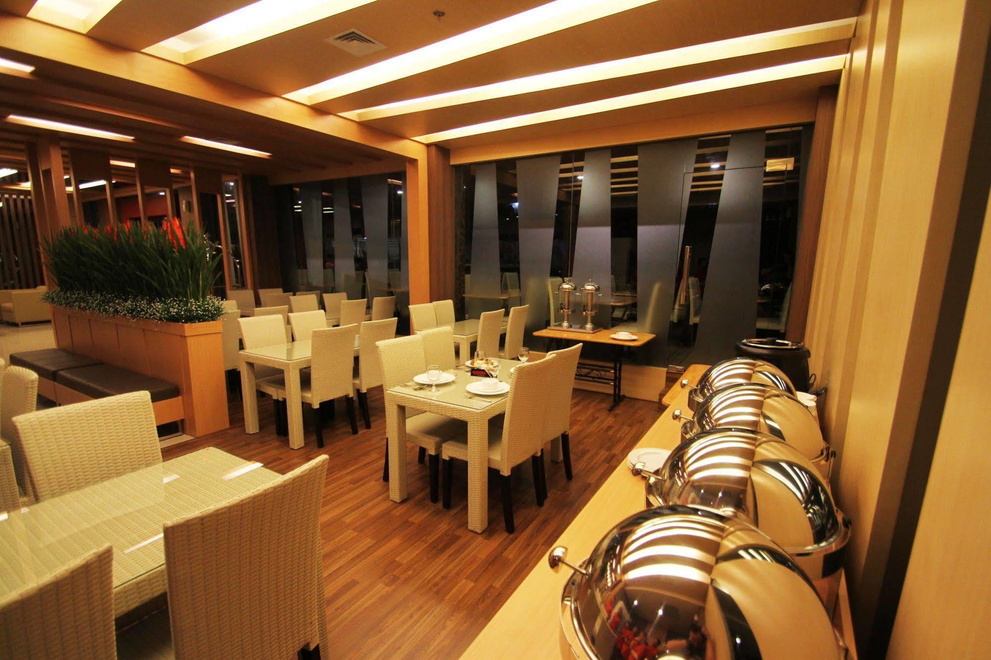 The L Hotel Entertainment Batam Extérieur photo