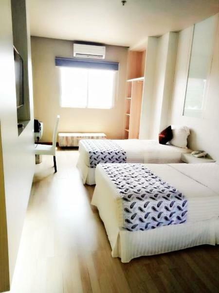 The L Hotel Entertainment Batam Extérieur photo